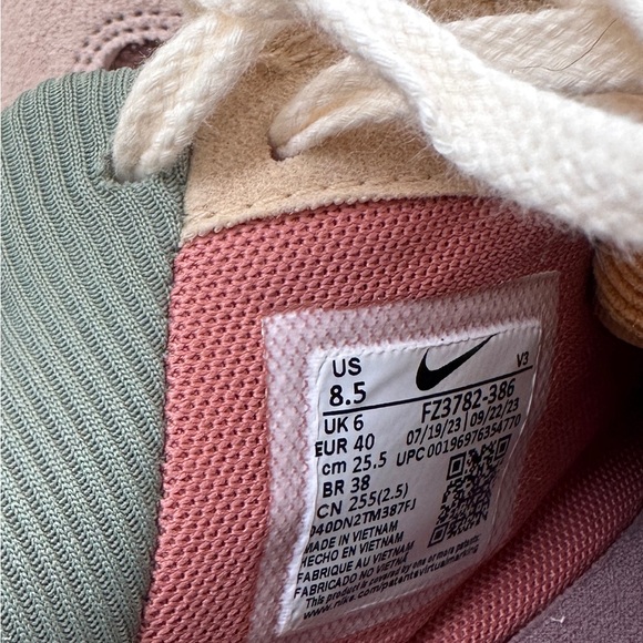 Nike Air Force 1 '07 LX Sneaker (Women Size 8.5)
Oil Green/Terra Blush NWOT - Picture 4 of 6